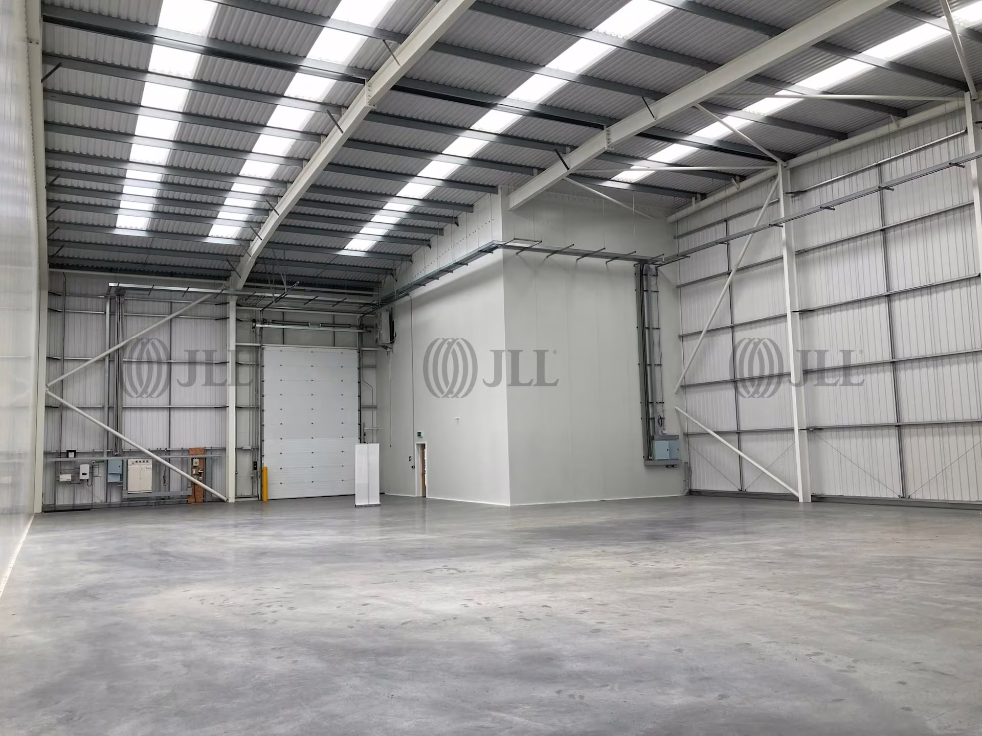 Unit D3 warehouse interior with roof lights